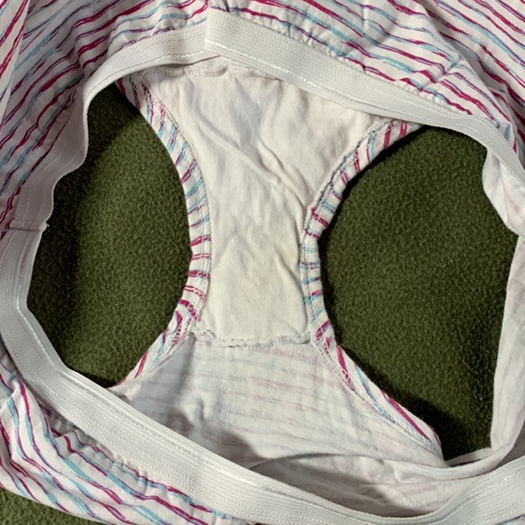 Lot of 2 new pairs Fruit of the Loom panties. One solid, one striped. Size 9 - Picture 4 of 9